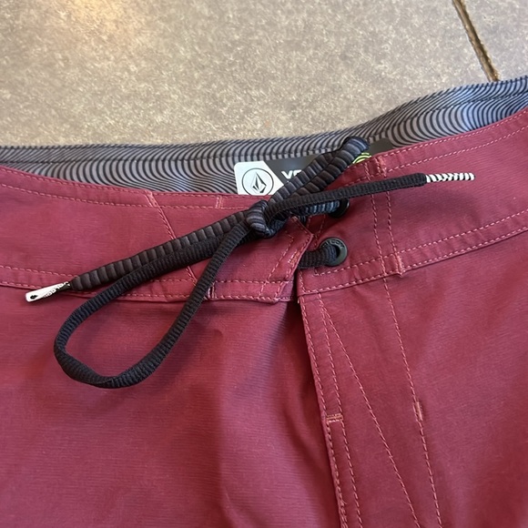 Volcom Board Shorts - Picture 5 of 7